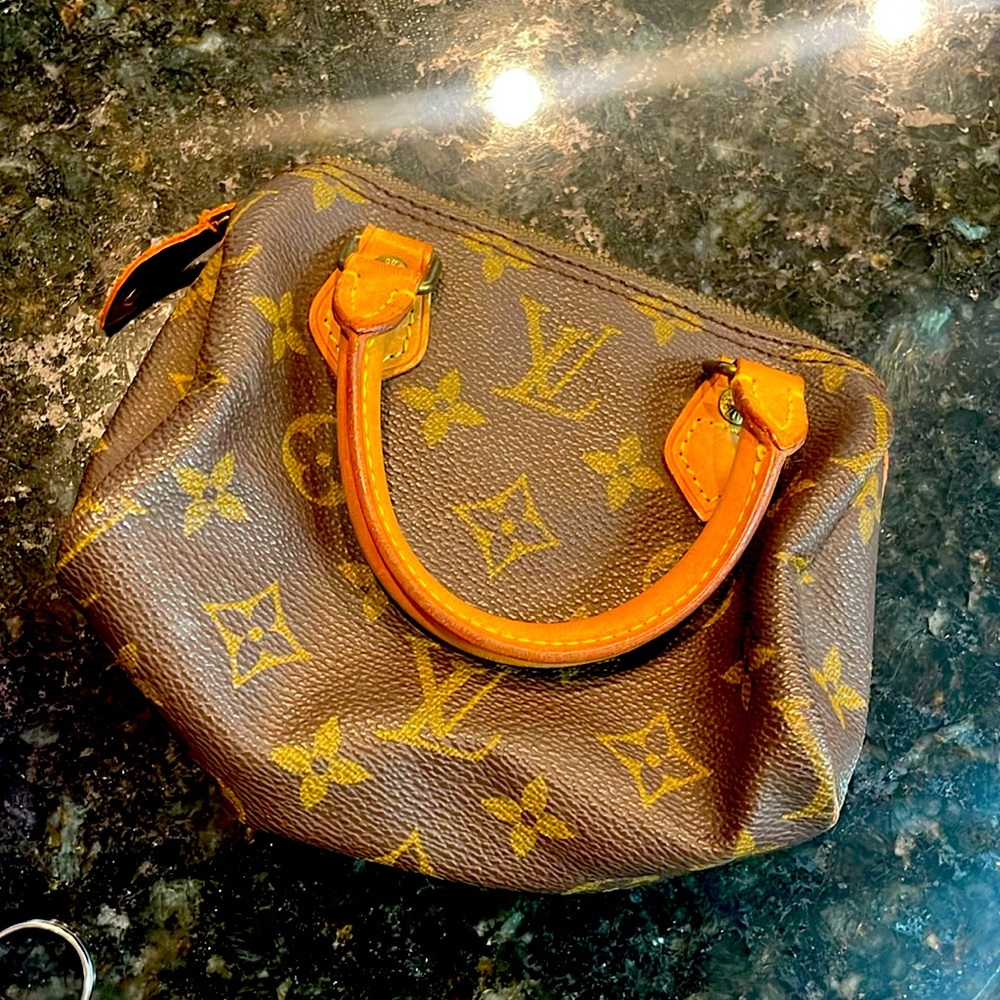 Louis Vuitton Vintage Speedy Nano w/original crossbody strap. Zipper pull broken